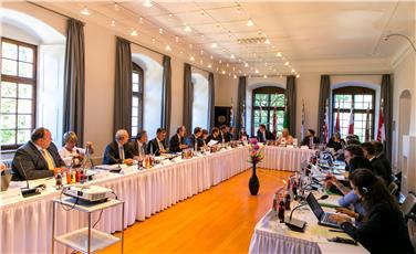 Die Arge-Alp-Regierungschefs haben heute in Lautrach getagt, Südtirol war durch Landesrat Richard Theiner vertreten - Foto: Bayrische Staatskanzlei/Lienert