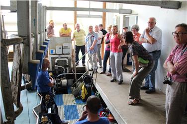 Experten des Verbands für handwerkliche Milchverarbeitung aus Deutschland und Österreich waren vor Kurzem an der Fachschule für Landwirtschaft Salern zu Gast. Foto: Fachschule Salern.