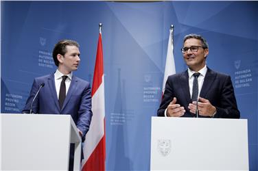 Der österreichische Außenminister Sebastin Kurz und Landeshauptmann Arno Kompatscher bei der heutigen Pressekonferenz in Bozen - Foto: LPA/rm