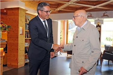 LH Kompatscher hat Giorgio Napolitano im vergangenen Jahr in seinem Urlaubsdomizil in Sexten besucht - Foto: LPA/Tschurtschenthaler