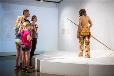 Das Archäologiemuseum mit dem Ötzi hält seine Tore für Besucher geöffnet (Foto: Südtiroler Archäologiemuseum)
