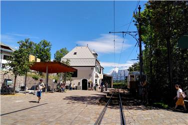 110 Jahre Rittner Bahn: Der Josef-Riehl-Platz während der Umgestaltungsarbeiten (FOTO: LPA/Angelika Schrott)
