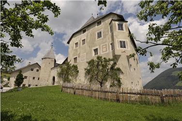 Am 8., 15. , 22. und 29. September und am 6. Oktober werden im Museum Ladin Ciastel de Tor Grundlagen der Kräuterkunde der Dolomiten vermittelt.. Foto: LPA/Ivan Irsara