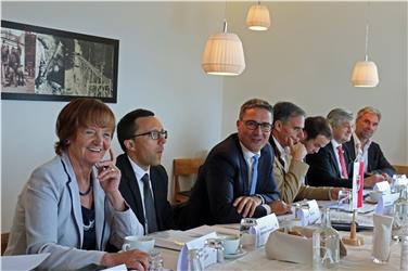 Die Südtiroler Landesregierung zu Gast in  Graubünden (FOTO: LPA/Angelika Schrott)