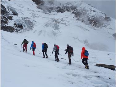 Seilschaft auf dem Weg zur Suldenspitze. Foto: LPA/Christian Aspmair