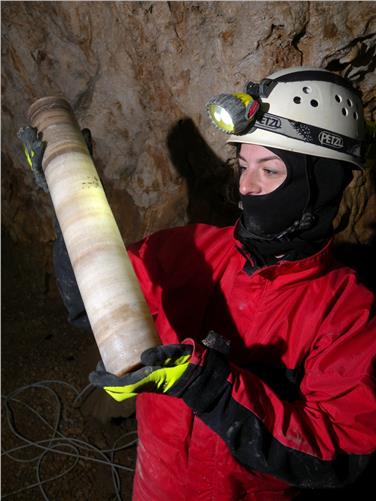 Blick in die Conturineshöhle - Foto: Robbie Shone und Christoph Spötl