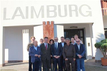 Die Delegation der Stiftung Agrion aus dem Piemont am Versuchszentrum Laimburg. Foto: LPA/Versuchszentrum Laimburg