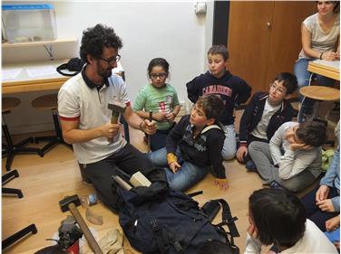 KidScience im Naturmuseum: Auch heuer werden die Kinder wieder von Forscherinnen und Forschern aus dem In- und Ausland begleitet. Foto: LPA/Naturmuseum Südtirol