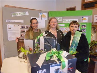 In Hauswirtschaft hervorragend geschlagen haben sich (von links) Leah Stecher, Kerstin Fabi, Sophie Huber beim Bundes-Hauswirtschafts-Award an der Landwirtschaftlichen Fachschule Gaming in Niederösterreich. Foto: LPA