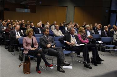 An die hundert Führungskräfte haben heute die Tagung über "Ethisches Handeln in Organistionen" besucht - Foto: LPA/Karin Leiter