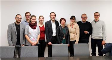 Jugend-Landesrat Philipp Achammer (Mitte) und Amtsdirektor Klaus Nothdurfter mit der Leitung von Jungschar und SkJ - Foto: LPA