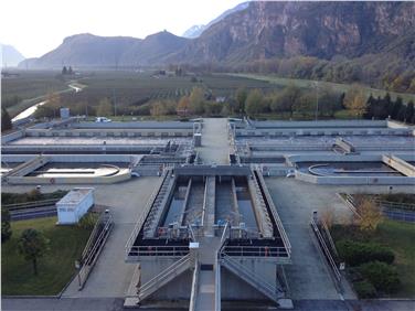 48 Kläranlagen (im Bild jene von Branzoll) reinigen in Südtirol die Abwässer, das Qualitätsniveau ist hoch.