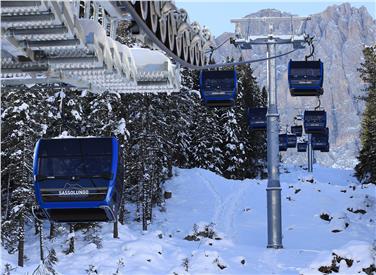 Eine ganze Reihe neuer Aufstiegsanlagen, wie auch jene auf den Piz Seteur auf Plan den Gralba (im Bild), öffnen dieser Tage den Betrieb für die Wintersportler (FOTO: Leitner ropeways)