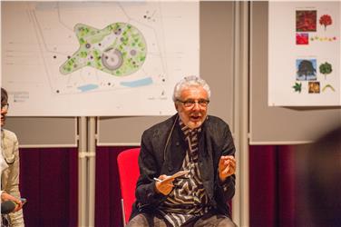 "Tradition und zeitlose Gegenwart sollen ein liebevolles und stimmiges Ganzes ergeben": André Heller hat heute in Brixen sein Konzept für den Hofburggarten vorgestellt. Foto: LPA/Oskar Zingerle