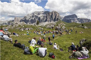 Über die positive Entwicklung des Tourismus im Sommer 2017 zeigt sich LH Kompatscher erfreut - Foto: LPA/Dolomitesvives