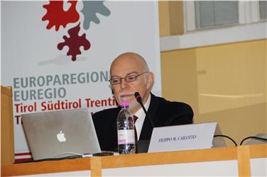 Filippo M. Cailotto, Präsident des Kulturverbandes "Die Schätze des historischen Tirol", bei der Tagung zur Aufwertung der an den Straßen des Kaiserreichs liegenden Gebiete. Foto: LPA/mac