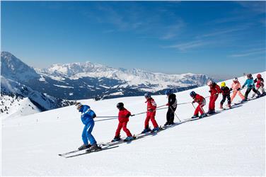 Trotz der Aufklärungsarbeit der Skilehrer gibt es immer noch viele Unfälle auf den Skipisten (FOTO: LPA/Pertl)