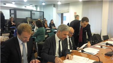 Landesrat Schuler (2.v.li.) und Ressortdirektor Klaus Unterweger (ganz links) bei den Verhandlungen in Rom. Foto: LPA/Katharina Tasser