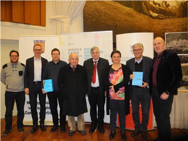 Mitarbeitende und Unterstützer der Karten (Foto: LPA/Micura de Rü)