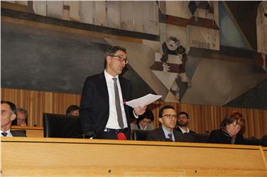 LH Kompatscher bei der Haushaltsdebatte im Südtiroler Landtag - Foto: LPA/rm