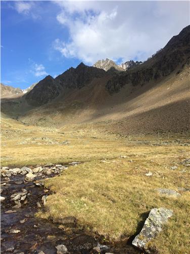 Die skitechnische Verbindung Langtaufers-Kaunertal wurde abgelehnt: im Bild das Melagtal, ein Seitental des Langtauferertals, mit Blick Richtung Karlesjoch und Weißseejoch (links). Foto: Landesamt für Landesplanung