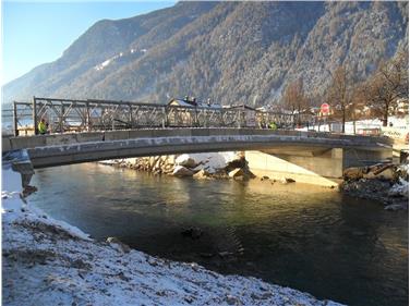 Die neue Brücke in Uttenheim führt über die Ahr und hat eine Spannweite von fast 30 Metern. Sie wird am 22. Dezember für den Verkehr freigegeben (Foto: LPA/Abteilung Tiefbau)