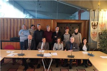 Die Delegation der öffentlichen Verwaltung und die Vertreter der Gewerkschaften nach der Vertragsunterzeichnung (FOTO:LPA)
