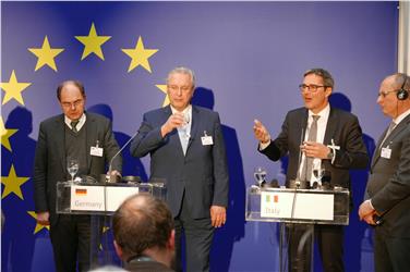 Landeshauptmann Kompatscher bei der Pressekonferenz im Anschluss an das heutige Brenner Meeting - Foto: LPA/Dominik Holzer