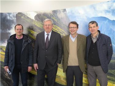 Erste Akt zur Abtretung der kleinen Kraftwerke vonseiten des Energiedienstleisters Alperia an Südtiroler Gemeinden (Foto USP)