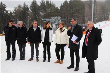 Pressekonferenz am Dorflift Deutschnofen, auch um die neuen Förderrichtlinien für Skigebiete vorzustellen. Foto: LPA/mgp
