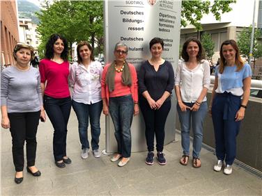 v.l. Anahit Muradyan (Armenischens Bildungsministerium), Lilia Hambardzumyan u. Gayane Norikyan (Caritas Armenien), Veronika Pfeifer (Bildungsdirektion), Anahit Gerorgyan (Caritas Armenien), Elisabeth Haun (Caritas Tirol) u. LSD Sigrun Falkensteiner