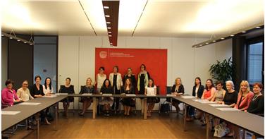 Hier tagt normalerweise der Ausschuss der Handelskammer, gestern nahmen nur Frauen Platz - Foto: LPA/ep