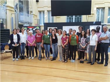 Die Vertreter der Organisationen im Bereich Entwicklungszusammenarbeit und Bewusstseinsbildung in Südtirol bei ihrem Treffen im Palais Widmann in Bozen. Foto: LPA