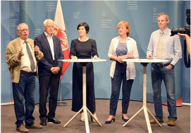Bilancio 2017 Commissione conciliativa sulla responsabilità medica. Da sin. Edoardo Mori, Hans Zelger, Silvia Winkler, l'assessora Martha Stocker e Christian Leuprecht Foto: USP/Ulrike Griesser