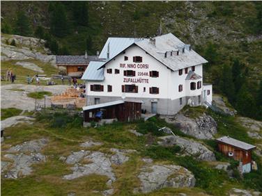 Lavori in alta val Martello, fibra ottica al rifugio Nino Corsi (Foto CC BY-SA - Whgler)