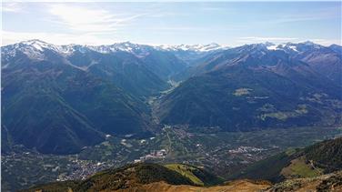 Delimitando l’area insediabile il Comune indica chiaramente le aree abitate separandole dal paesaggio non insediato, in modo tale da contenere e monitorare il consumo di suolo. Laces (Foto: USP/Territorio e paesaggio)