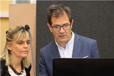 Marie-Christin Rossmann, responsabile per il servizio veterinario del Land Carinzia e il vice direttore del Servizio veterinario Stifter. Foto: USP/mac