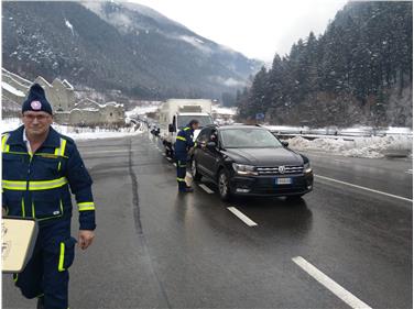 Auto in colonna sull'A22 Foto Usp