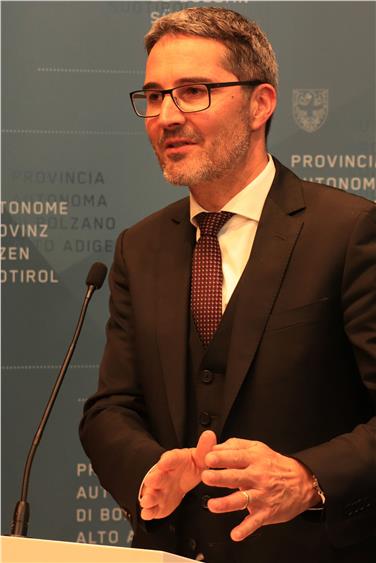 Il presidente Kompatscher è soddisfatto per l'accordo raggiunto sul recapito dei prodotti postali in Alto Adige (Foto USP/mb)