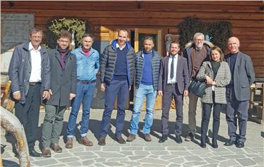 Incontro dell'assessore regionale Vallazza all'Istituto culturale mòcheno a Palù del Fersina sul futuro dei mòcheni con rappresentanti dei Comuni e delle associazioni culturali (Foto: USP/Dominik Oberstaller)