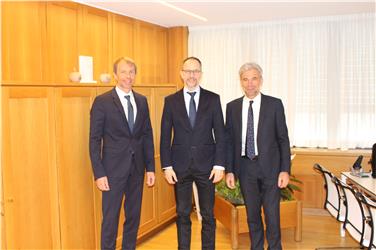 L'asessore Schuler con il direttore IDM Hinteregger ed il capo dipartimento Klaus Unterweger - Foto: USP