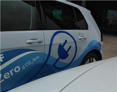Ai cittadini contributi fino a 10.000 euro per l’acquisto di auto elettriche, 6.000 dallo Stato, 2.000 dalla Provincia e 2.000 dai concessionari Foto: USP/san