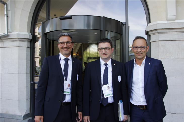 Il presidente Kompatscher con il governatore trentino Fugatti e l'assessore Roberto Failoni (Foto USP/mb)