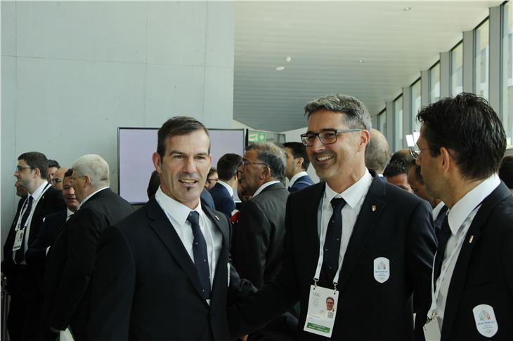 La leggenda dello sport altoatesino, Armin Zöggeler, con il presidente Kompatscher a Losanna (Foto USP/mb)