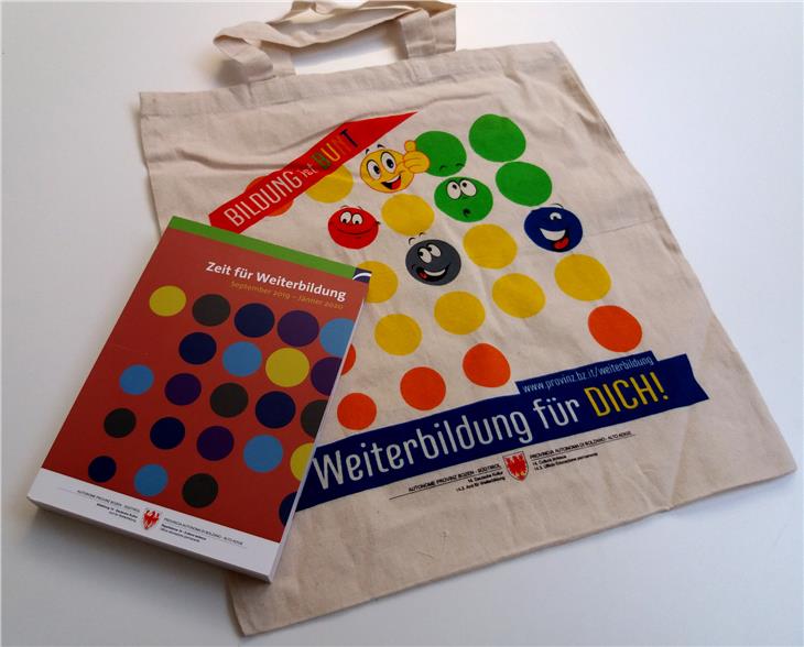 L'opuscolo Zeit für Weiterbildung con i nuovi corsi settembre 2019 - gennaio 2020 - Foto: USP