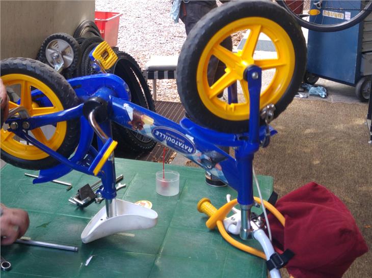 Soprattutto nei comuni periferici i cittadini portano a far sistemare le bici vecchie, di frequente le bici dei bambini non più in uso e dimenticate in cantina o nei fienili - Foto: USP/Agenzia ambiente e tutela clima