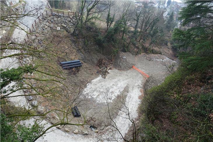 Da lunedì 16 settembre su quest'area l'Ufficio bacini montani ovest inizia la costruzione di una grande barriera di contenimento dei detriti (foto USP/Agenzia per la Protezione civile)
