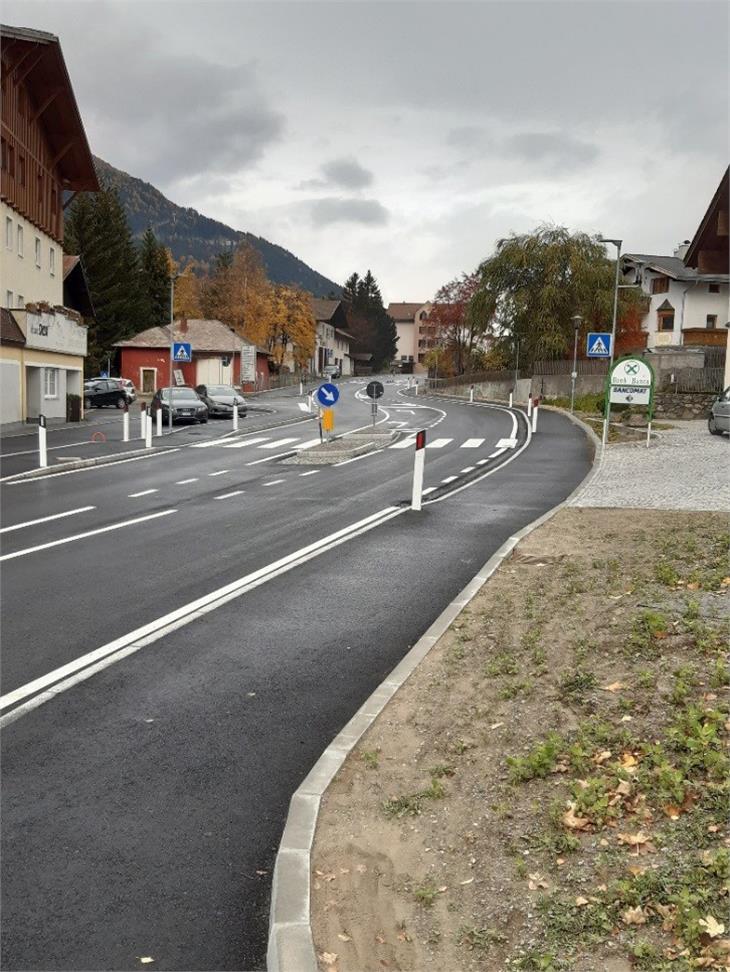 Più sicuro dopo la sistemazione l'incrocio a San Valentino alla Muta nel comune di Curon Venosta (Foto: ASP/Dipartimento mobilità)
