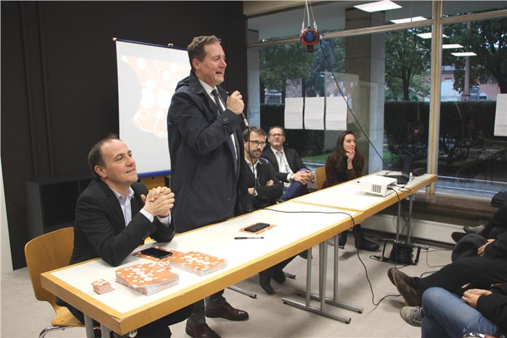 Bessone: "L'Infopoint agli ex Telefoni di Stato è il primo spazio sperimentale del genere in Alto Adige" (Foto: ASP/Silvana Amistadi)
