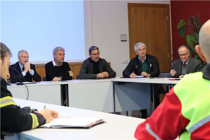 Comitato operativo provinciale: Cusumano, Schuler, Kompatscher, Pollinger (Protezione civile) e il questore Mangini (Foto: ASP/Maja Clara)